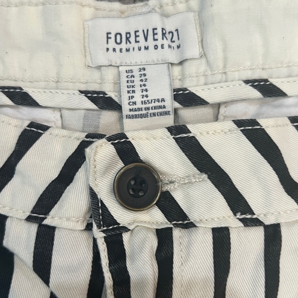 Forever 21 Black and White Bermuda Shorts with Striking Stripes - Picture 4 of 4